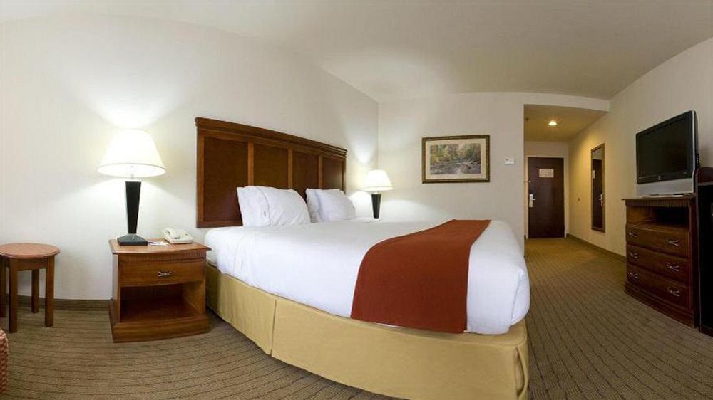 Holiday Inn Express & Suites Dyersburg By Ihg Exteriör bild