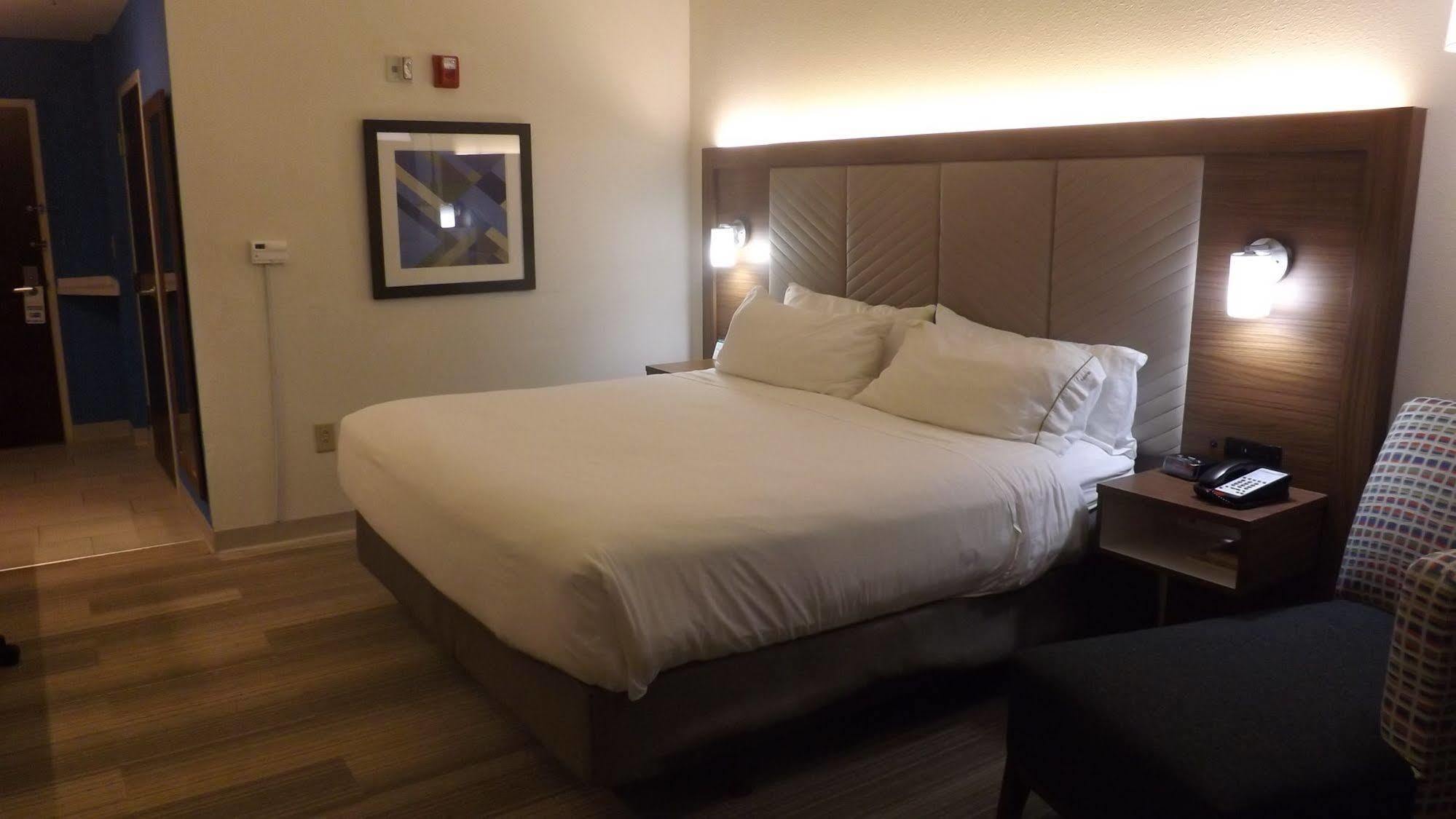 Holiday Inn Express & Suites Dyersburg By Ihg Exteriör bild